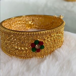 Indian / deshi jewelry bangles, bracelets, churi
